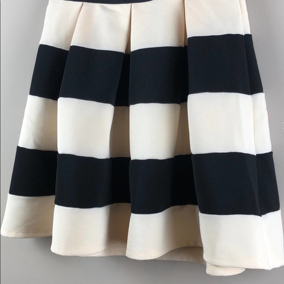 Humble Chic Striped Skirt (Size Medium) - Picture 2 of 8